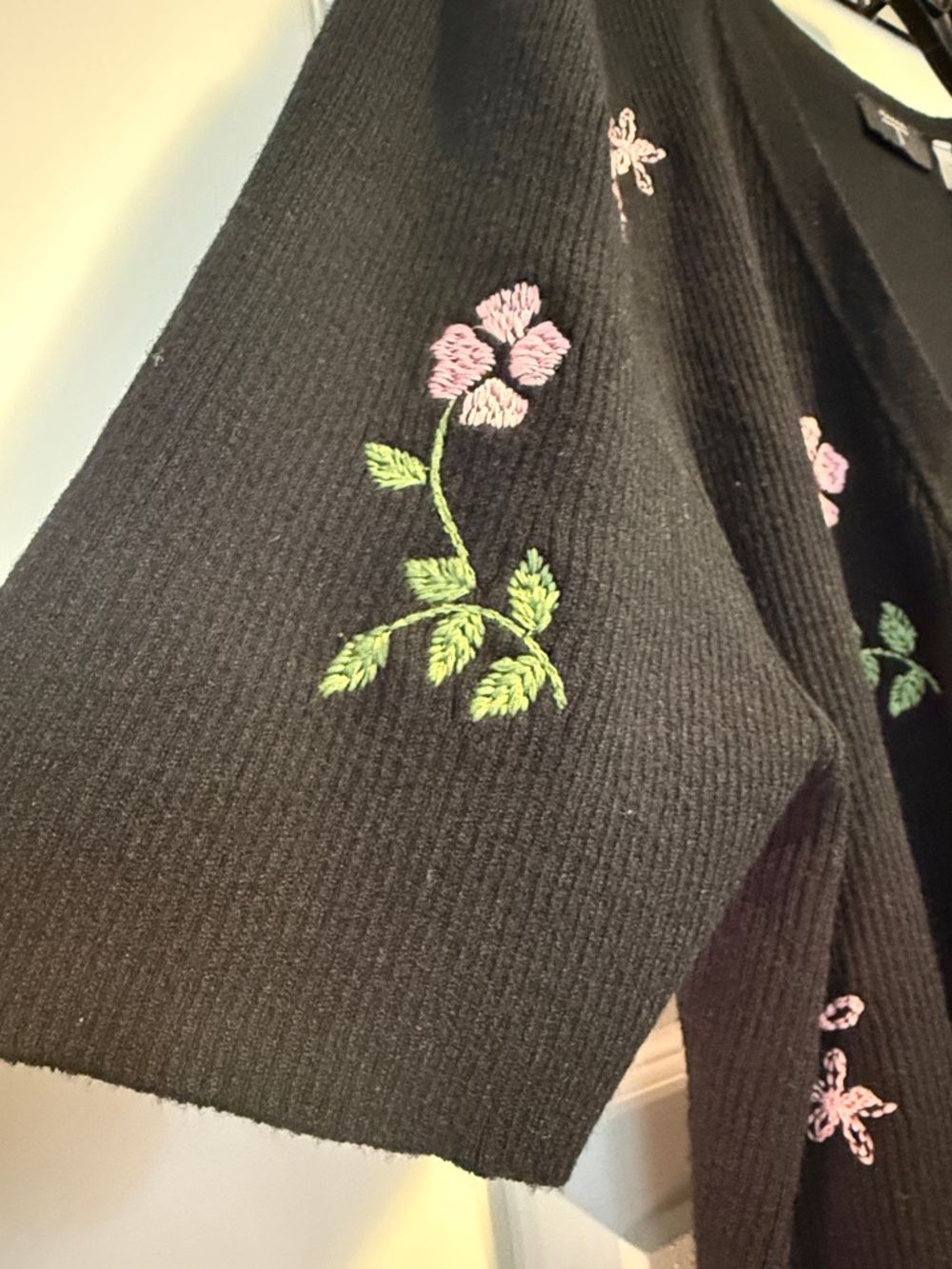Tahari Black Short-Sleeve Cardigan with Pink Floral Embroidery Beautiful! XL NWT - Picture 7 of 7